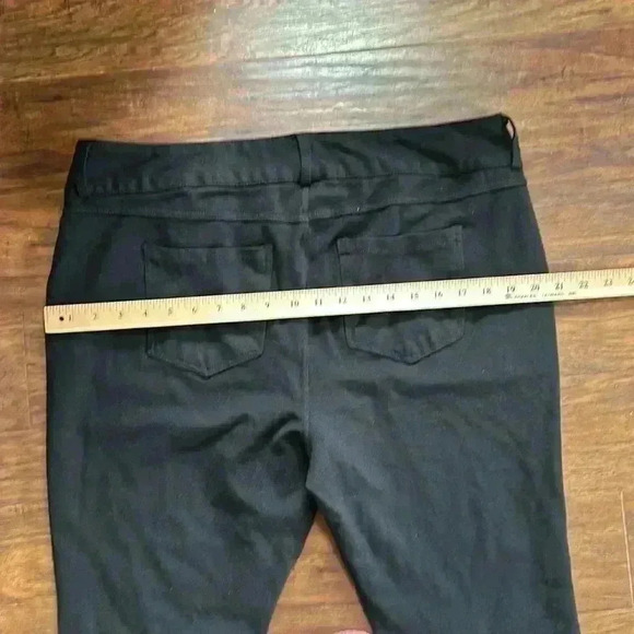 Torrid Plus size stretch skinny pants - Picture 8 of 9